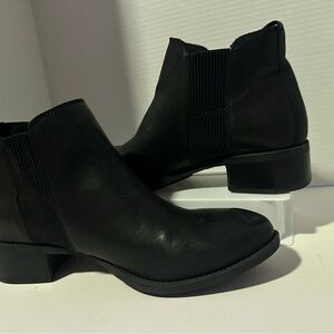 Me Too Black Leather Chelsea Boots Size 8.5
